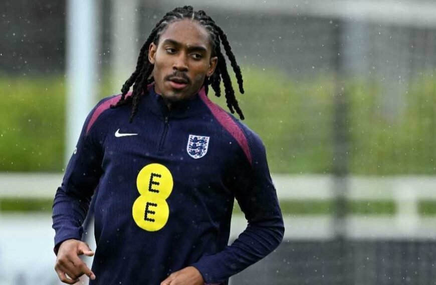 İngiltere'nin İlk Müslüman Futbolcusu Djed Spence: 'Allah en büyüktür'