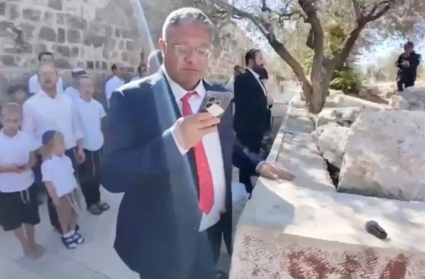 Ben Gvir, 1,300 İsrailli ile Mescid-i Aksa'ya Girdi