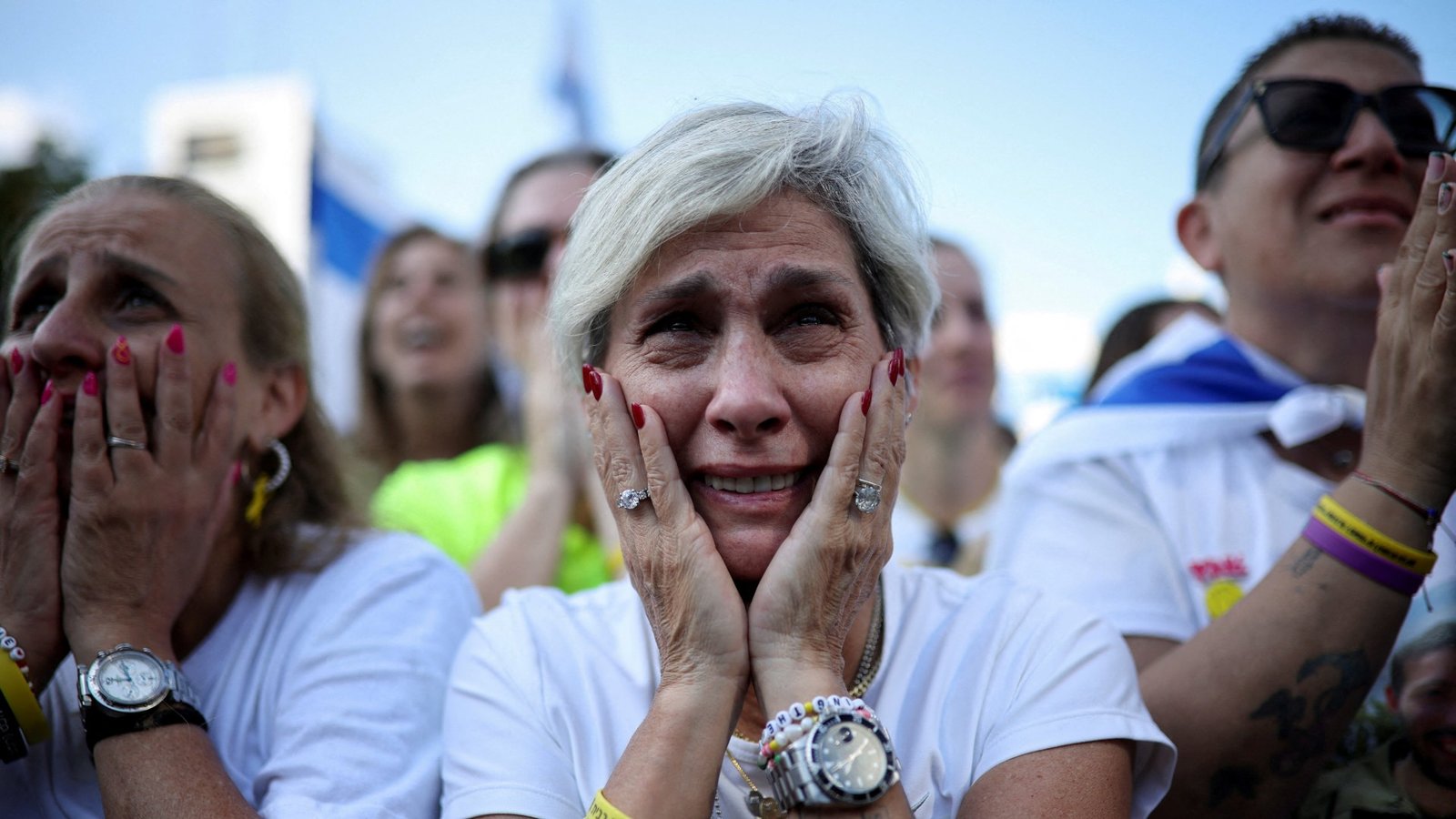 Gazze'deki Çocuklara Umut Gerek: Tel Aviv'de Rehinler Karşılandı