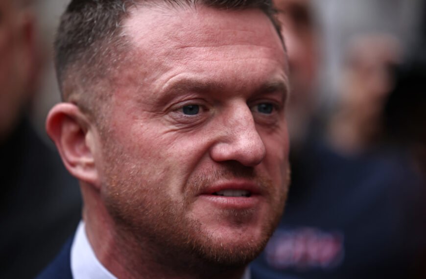 Tommy Robinson, Kudüs'teki 'propaganda' turuyla sosyal medyada eleştirildi