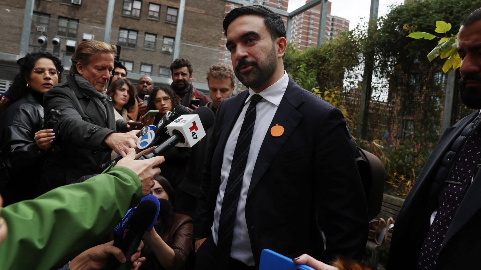 New York'ta Oylar Açıldı: Mamdani İlk Müslüman Belediye Başkanı Olmayı Hedefliyor