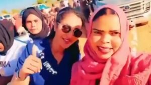 UAE'nin Sky News Arabia Sunucusu, el-Fasher'de Tartışmalı Kişiyi Kucakladı