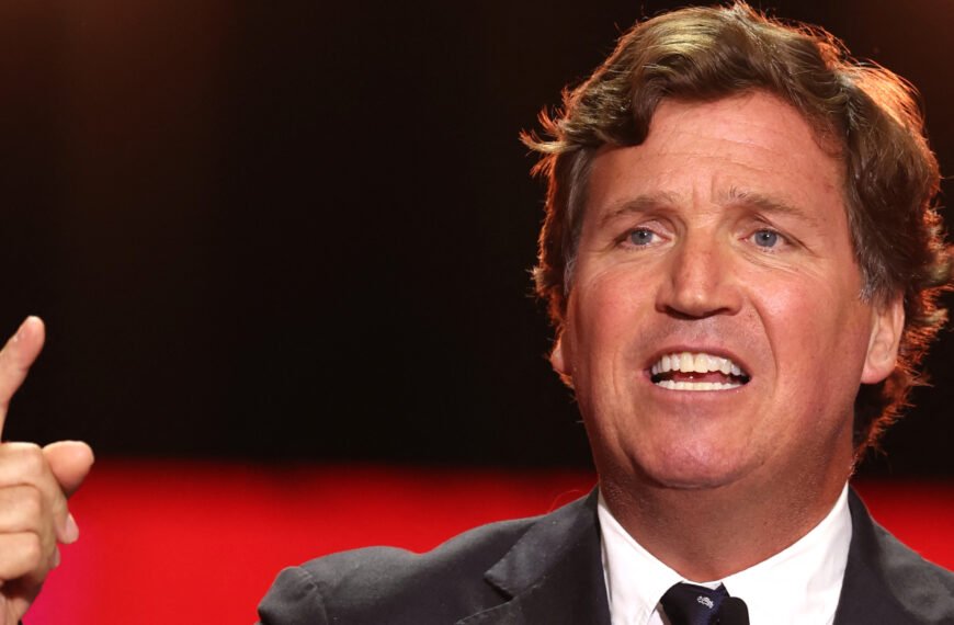 Tucker Carlson, Gazze mültecilerini ziyaret etti, İsrail’i çocukları öldürmekle suçladı