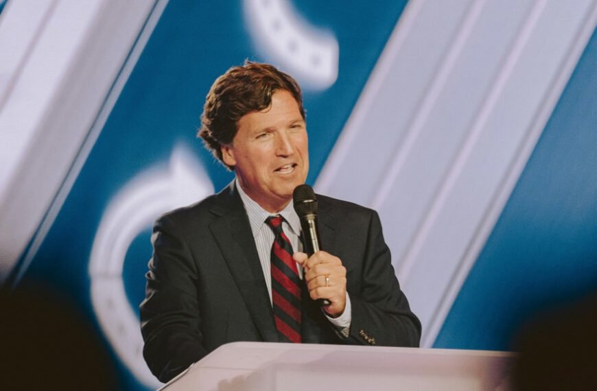 Tucker Carlson ve Steve Bannon'dan 'İsrail Öncelikli' Eleştiri