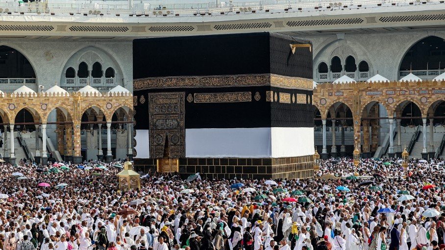 Epstein Dosyaları: Kaaba Bezi Makkah'tan Epstein'a Gönderilmiş