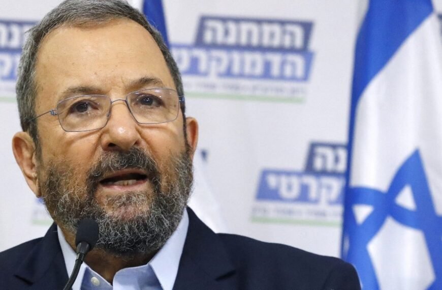 Epstein dosyaları: Eski İsrail Başbakanı, Putin'den 'bir milyon' Rus göndermesini istedi