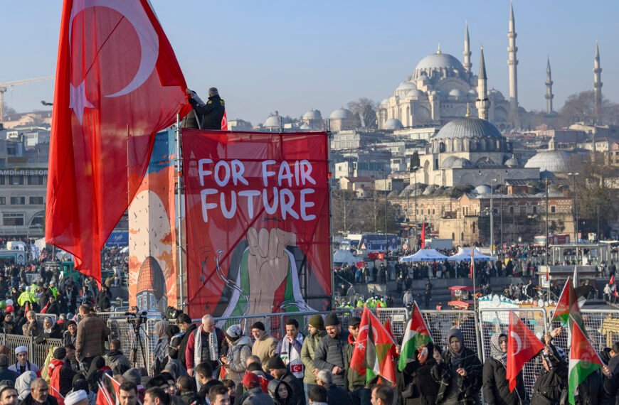 Türk TV Ağı, Domuz Yemeği Sahnesi ile Sosyal Gerilim Yaratmakla Suçlanıyor