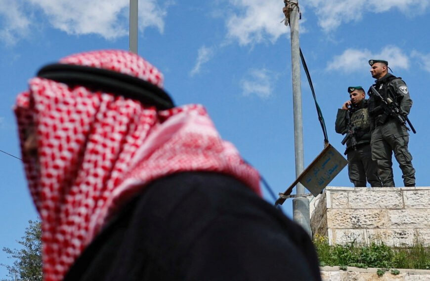 İsrail, Al-Aksa Camii’ni kapattı ve Ramazan duasını yasakladı
