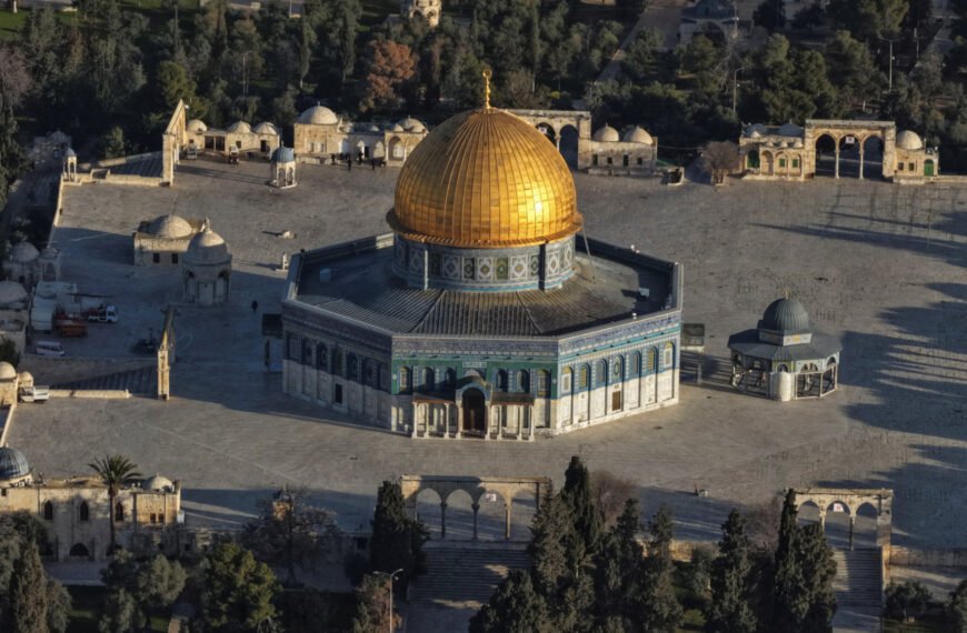 İsrail, Purim kutlamalarına rağmen Mescid-i Aksa'da Cuma namazını yasakladı