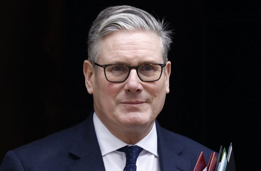 Starmer, İftar'da Müslümanları övdü, İran politikasını savundu