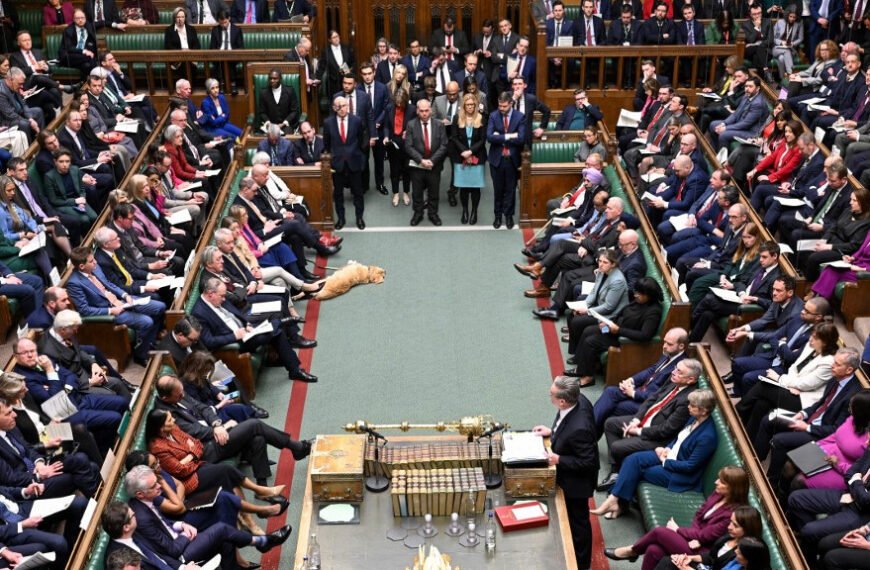 Yeşiller ve Liberal Demokratlar, ABD'nin İngiltere üslerini kullanımı için parlamento oylaması talep etti